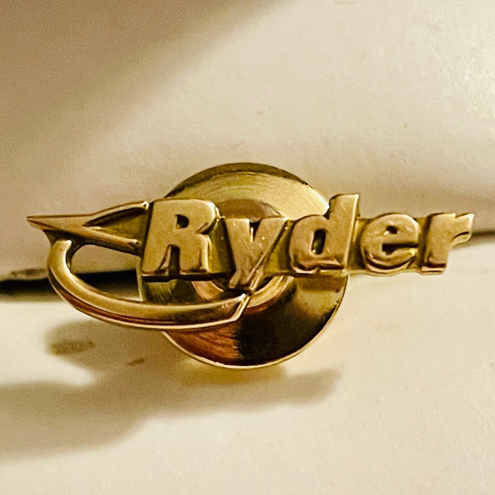 Ryder tie tack pin or lapel pin 1/5 10K Ryder moving trucks